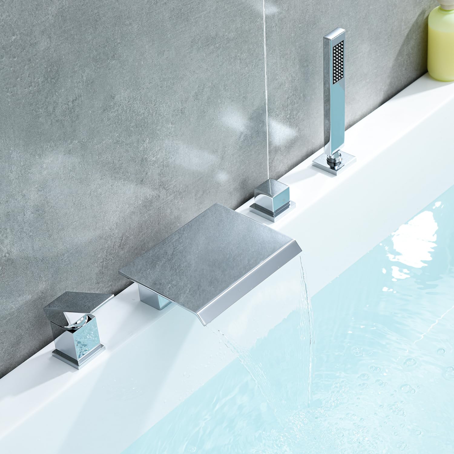 Robinet de baignoire romaine cascade en laiton massif chromé de style luxe pour pont 4 trous