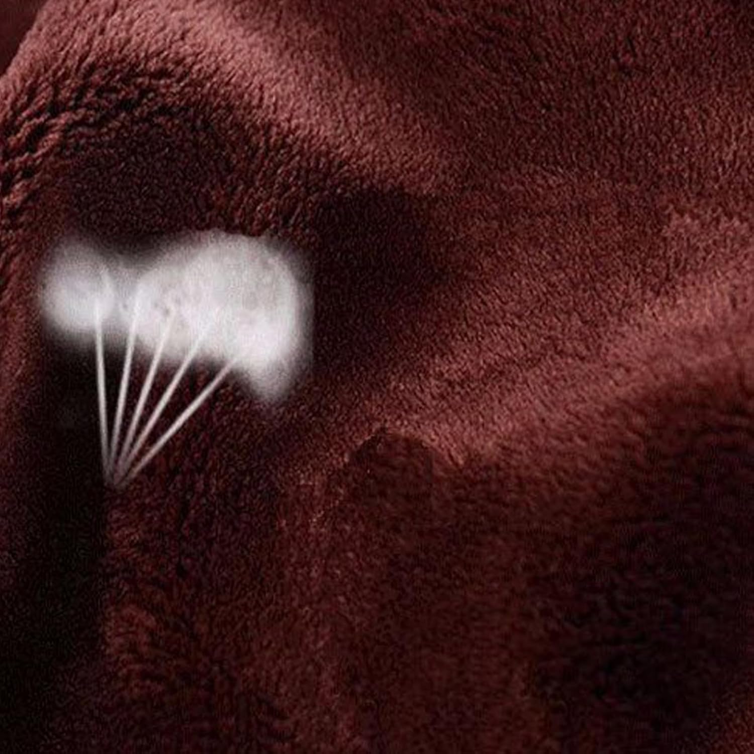 Gallery Image 3 highlighting the features like windproof and touchscreen compatibility