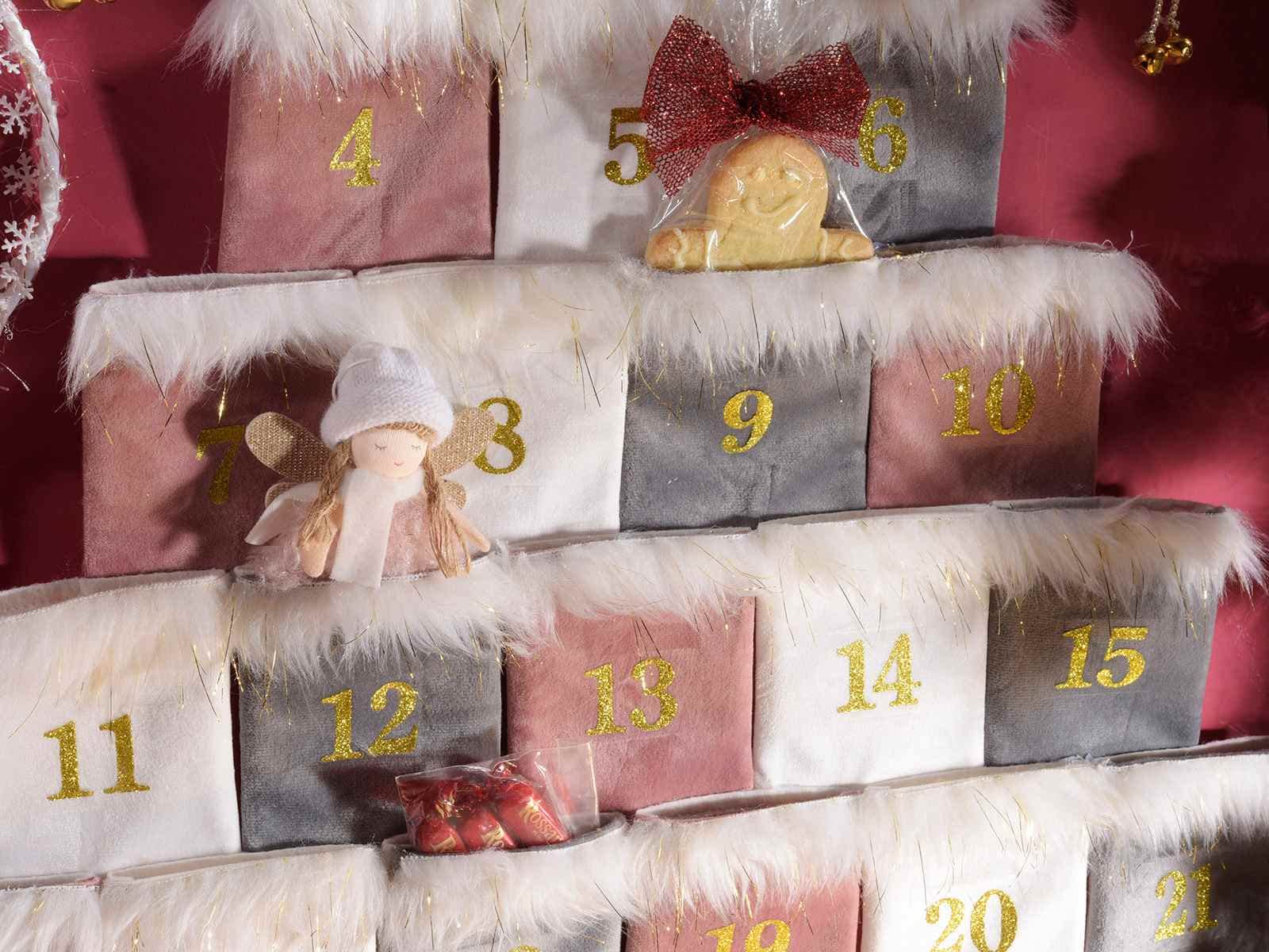 Gruppo Maruccia - Calendario dell'Avvento 2022 da Appendere in Velluto e Pelliccia Sintetica - Calendario dell'Avvento con Sacchetti da Riempire - Idea Regalo - Altezza 71 Cm