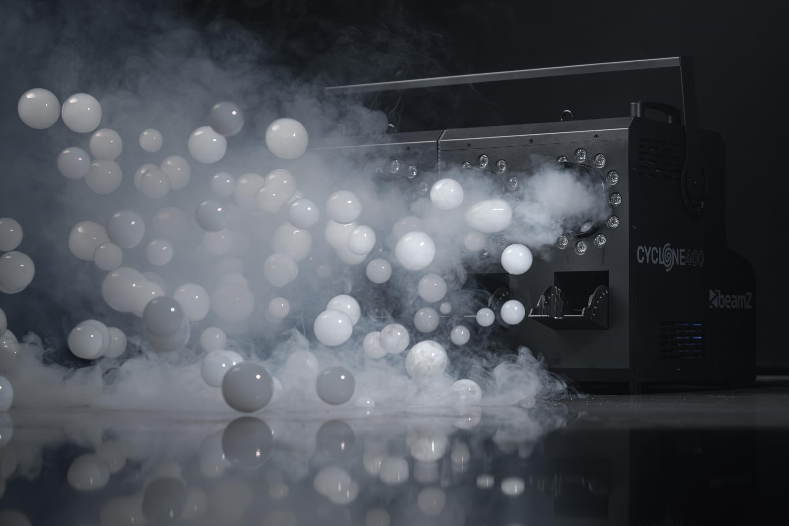 BeamZ Cyclone400 Pack Machine à Fumée et à Bulles 2-en-1 avec 48 LEDs RGBW, 10L de liquide à fumée et 10L de liquide à bulles inclus