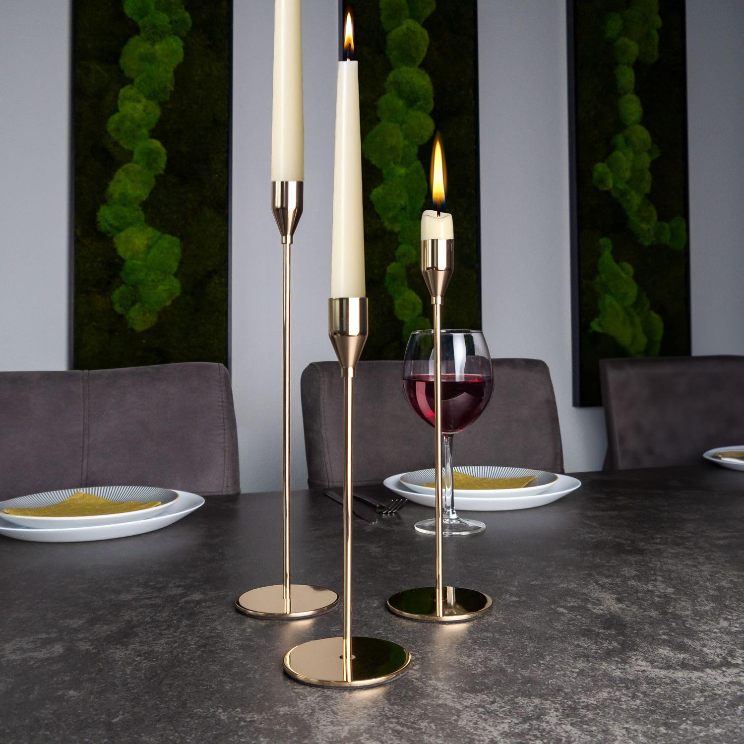 Intirilife Kerzenständer 3 Set in Roségold Metall in Unterschiedlicher Größe- Kerzenhalter für Stabkerzen Hoch Kerze Stand 33/28/23cm Vintage Kerzen Ständer für Abendessen bei Kerzenlicht Dekoration