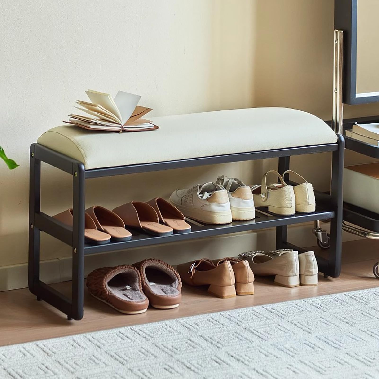 Banc à chaussures d'entrée pour stopper le désordre dans votre couloir