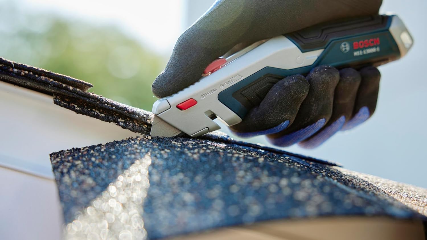 BOSCH H11-13000-1 Retractable Utility Knife | Optimal Cutting Performance, Cushioned Slide Button, Integrated Blade Storage - Includes 3 Blades
