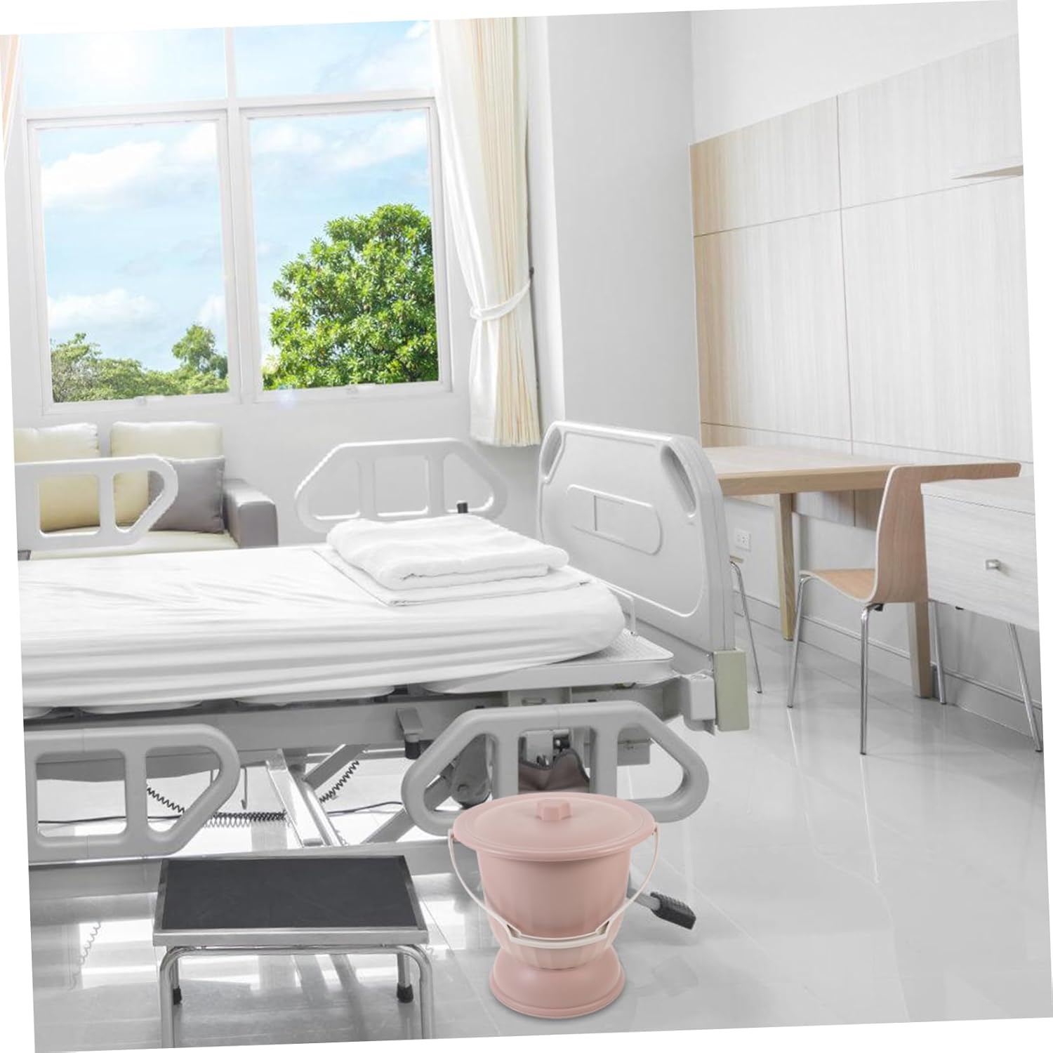 Portable Urine Bucket with Lid Bedpan for Adults Lightweight Urinal Pot for Home Hospital for Elderly and Disabled Use Compact Spittoon