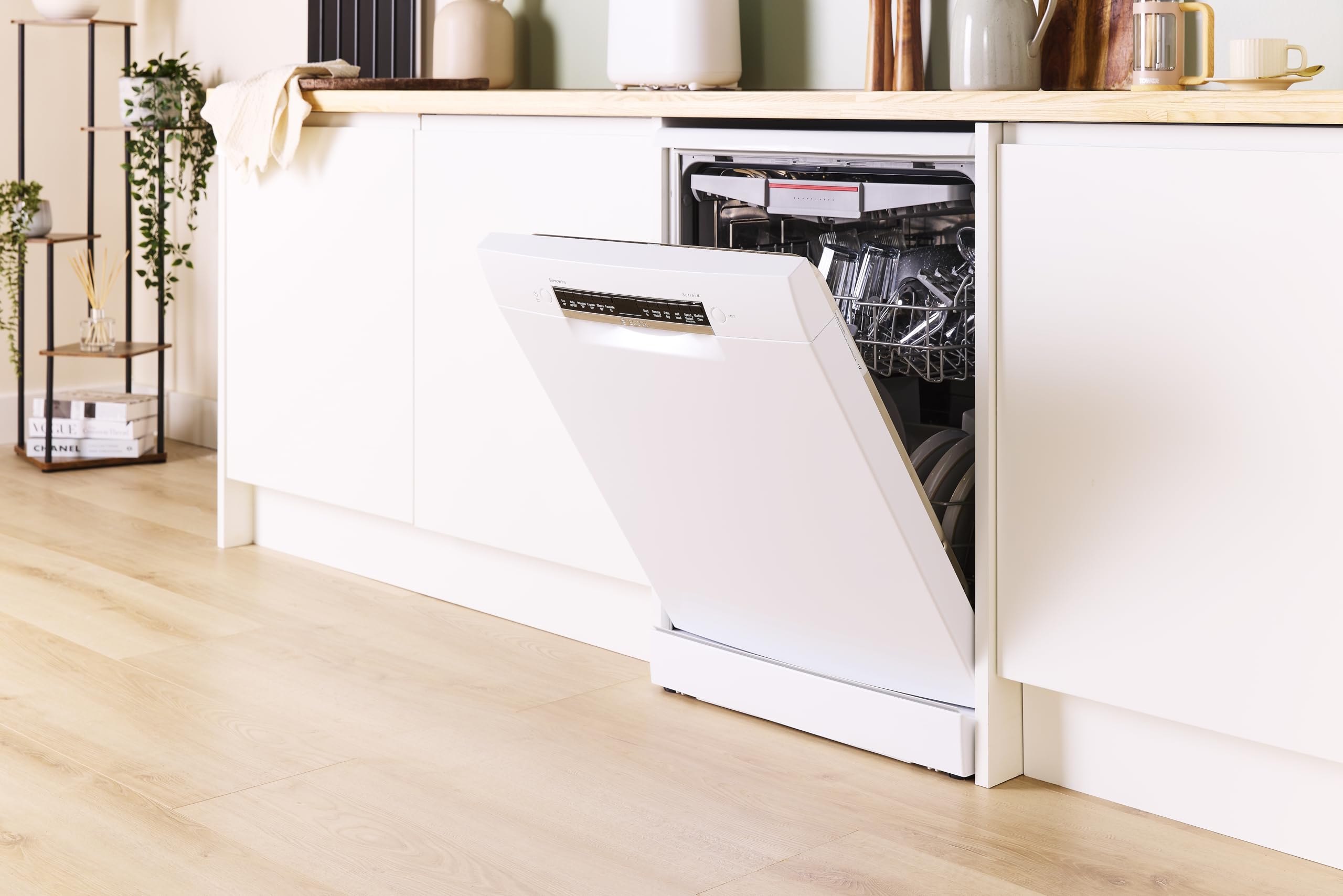 Bosch SMS4EMW06G Series 4, Freestanding Dishwasher 60cm, Home Connect, ExtraDry, Remarkably quiet, Glass Care, Rackmatic Adjustable Basket, Smart Start, ExtraShine Option, AquaStop, White — view 13
