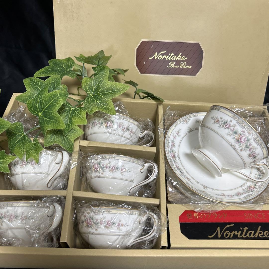 ノリタケ　ボーンチャイナ　フレバリティシリーズ　オランジェリー ノリタケ☆オランジュリー☆ティーポット☆Noritake☆ボーンチャイナ