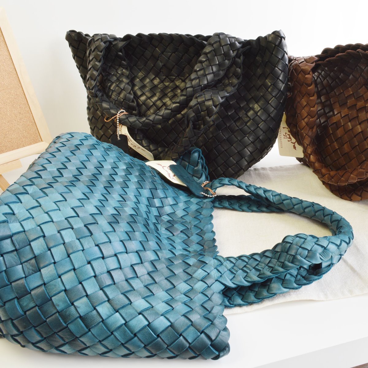 B. stuff レザー バッグ .ビースタッフバンドバック編み込み B.stuff