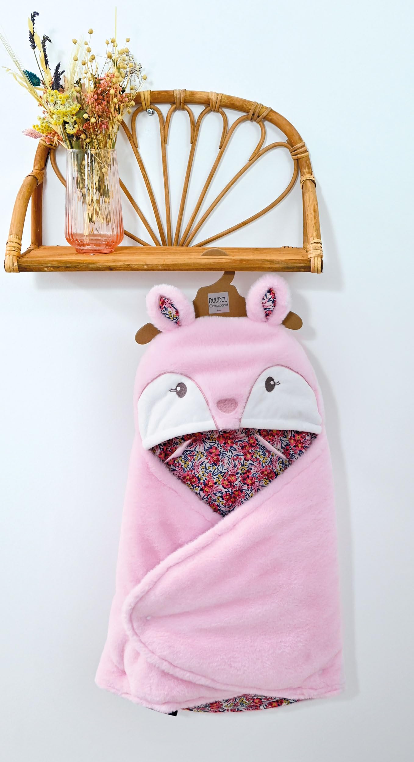 DOUDOU ET COMPAGNIE - Nid d'Ange Douillet BOH'AIME FAON - Couverture Matière Peluche Rose et Fleuri - Pour Siège Auto, Cosi, Poussette - Bébé 0 à 6 Mois - 69 cm - Cadeau De Naissance - DC4031