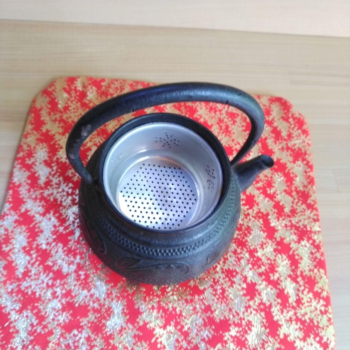 Amazon | 南部鉄器 可愛いすずらん柄 鉄瓶 急須 茶道具 | ノーブランド