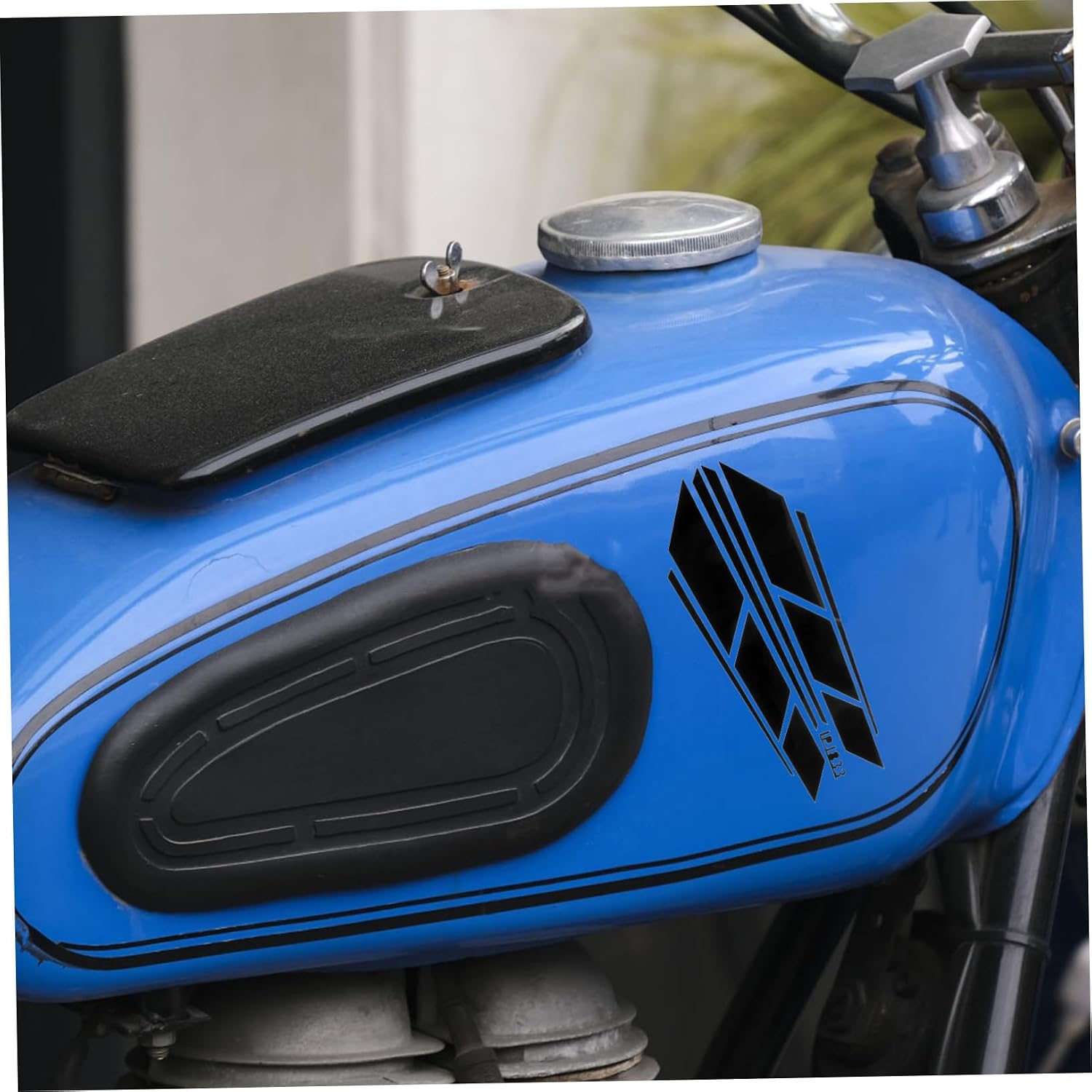 SOLUSTRE 2sheets Stylish Motorcycle Gas Tank Decals Easy to Install Stickers for Electric Motorcycles and Versatile Body Decorations