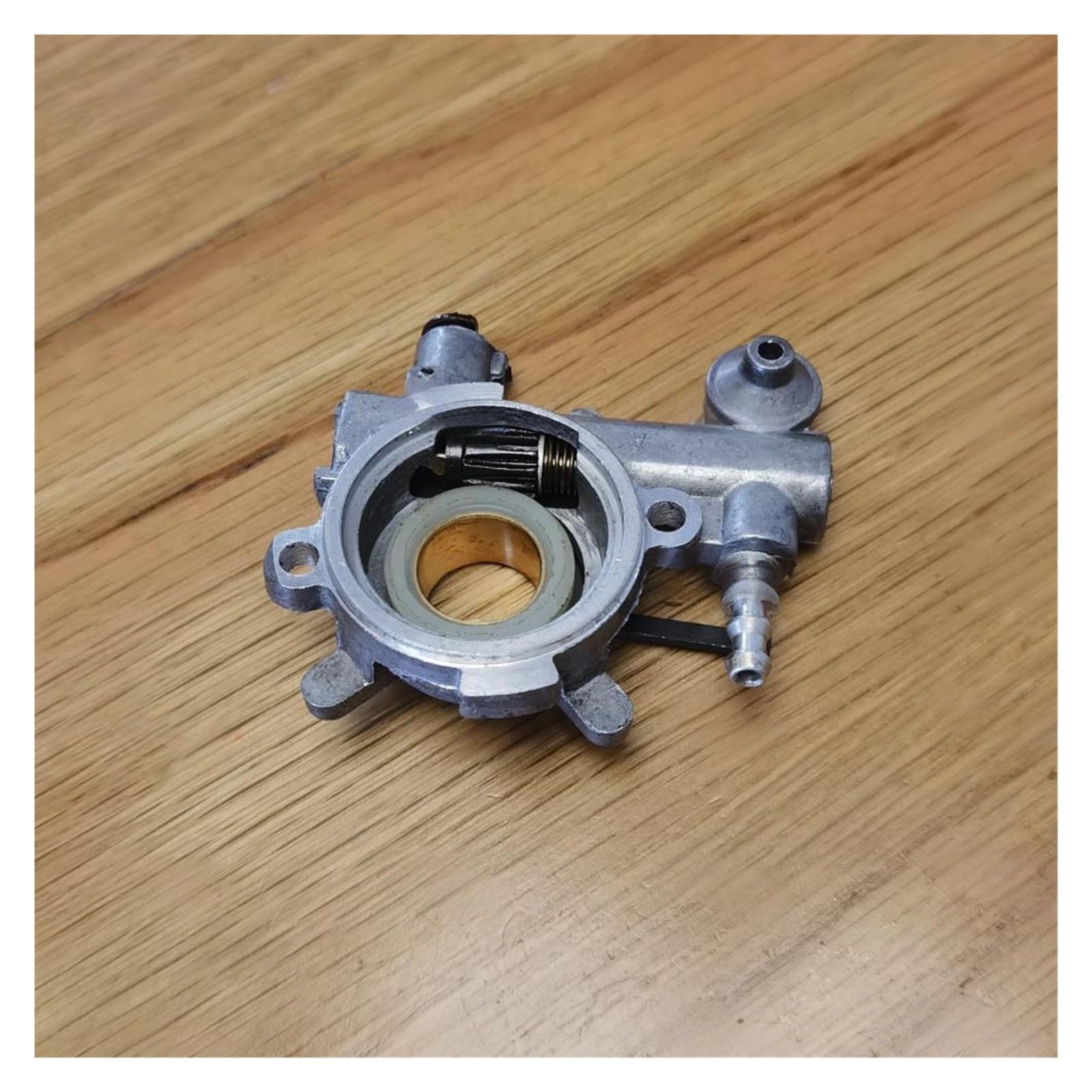 Engrenage à vis sans fin MS260 pour entretenir votre tronçonneuse de jardin 024