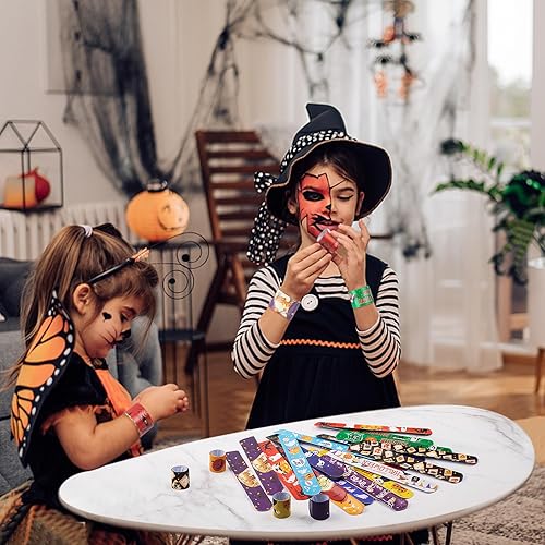 Miniatura 5 de Pulseras de Halloween para niños, recuerdos de fiesta de Halloween, pulseras de la amistad, a granel para suministros de fiesta de Halloween,