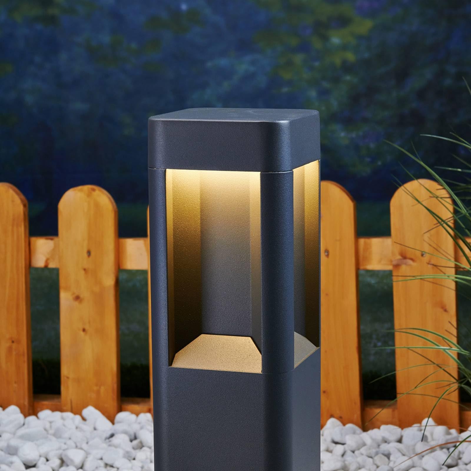 Lucande LED Lámpara para exterior Annika (Moderno) en Negro hecho de Aluminio (1 llama, iluminación senderos, baliza farola