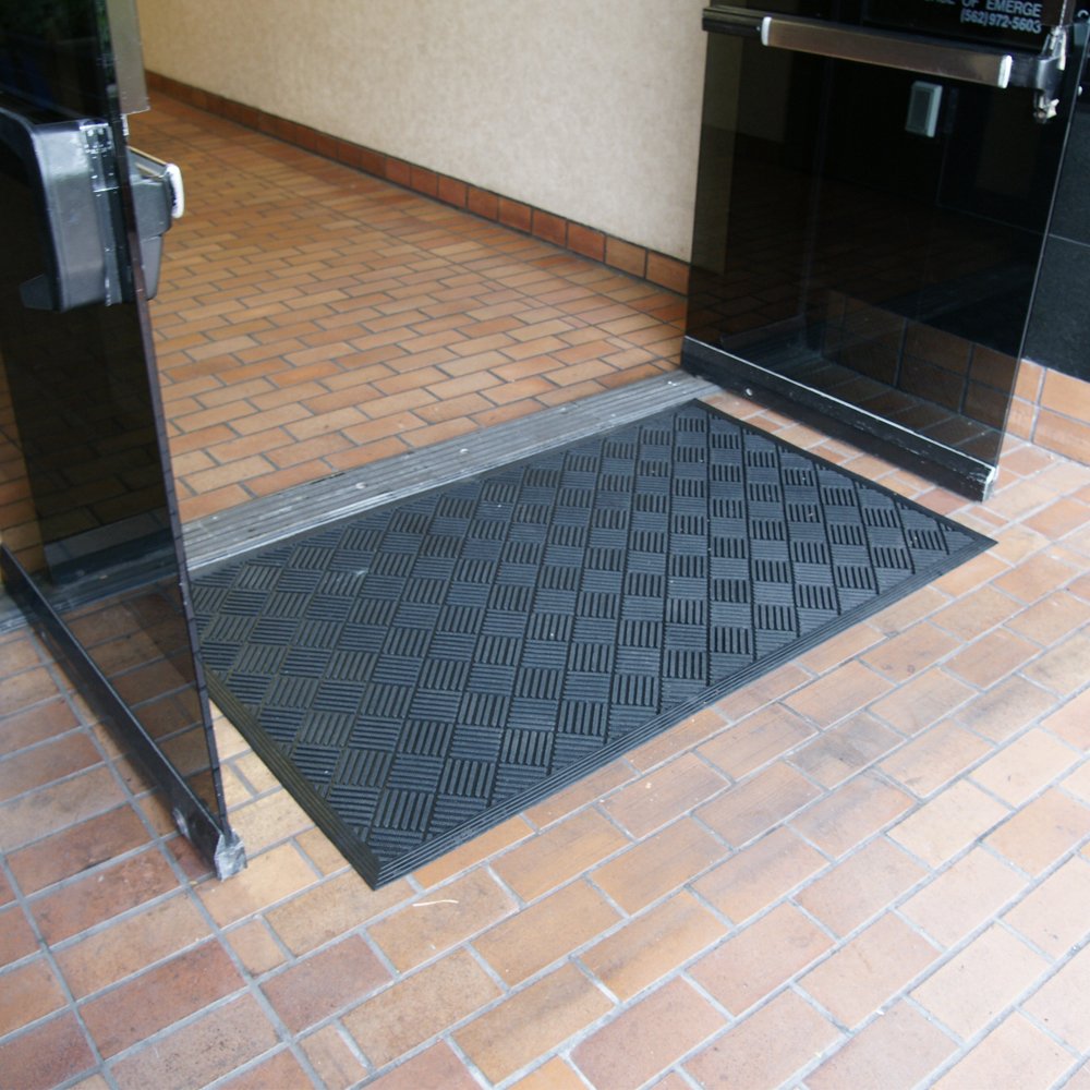 Rubber-Cal 03-235-CH"DuraScraper Checkered" Commercial Rubber Entrance Mat, 3/8" Thick x 3' x 5', Black