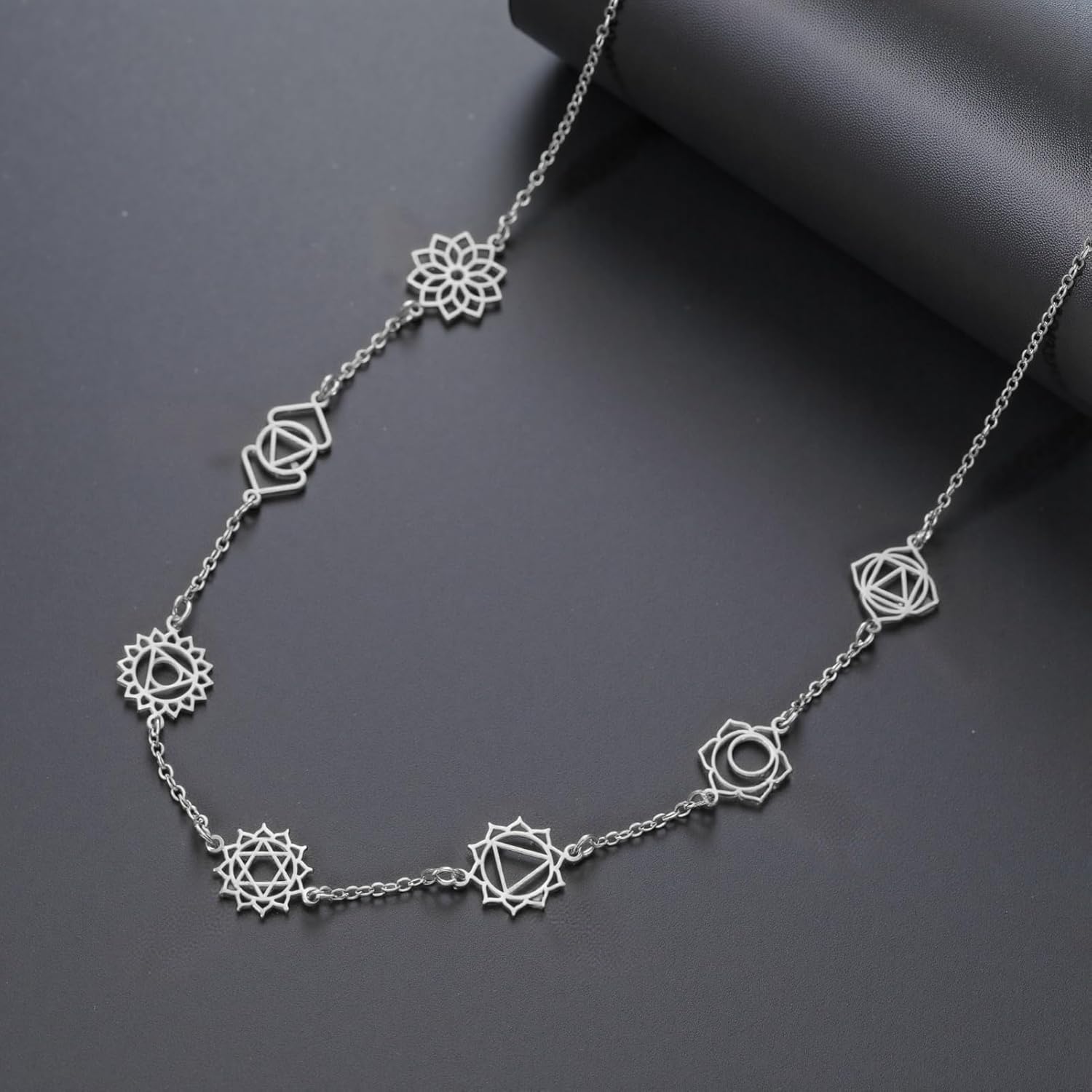 VASSAGO 7 Chakra Ketting voor Vrouwen Rvs Yoga Sierlijke Lange Hanger Ketting Lariat Y-vormige Healing Sieraden Gift voor Meditatie Yoga, Adjustable