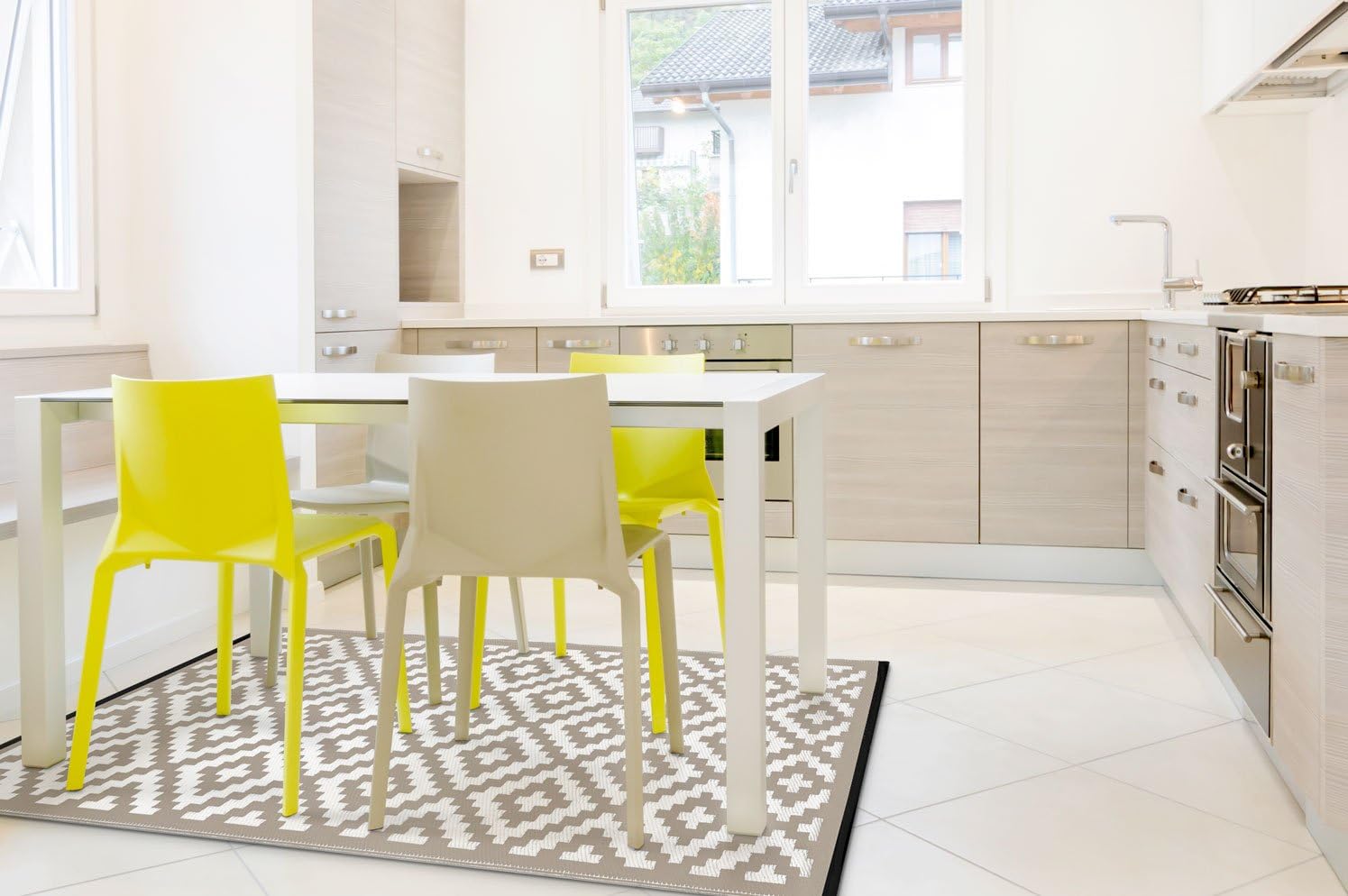 Green Decore Nirvana Lightweight Indoor/ Outdoor Reversible Plastic Rug