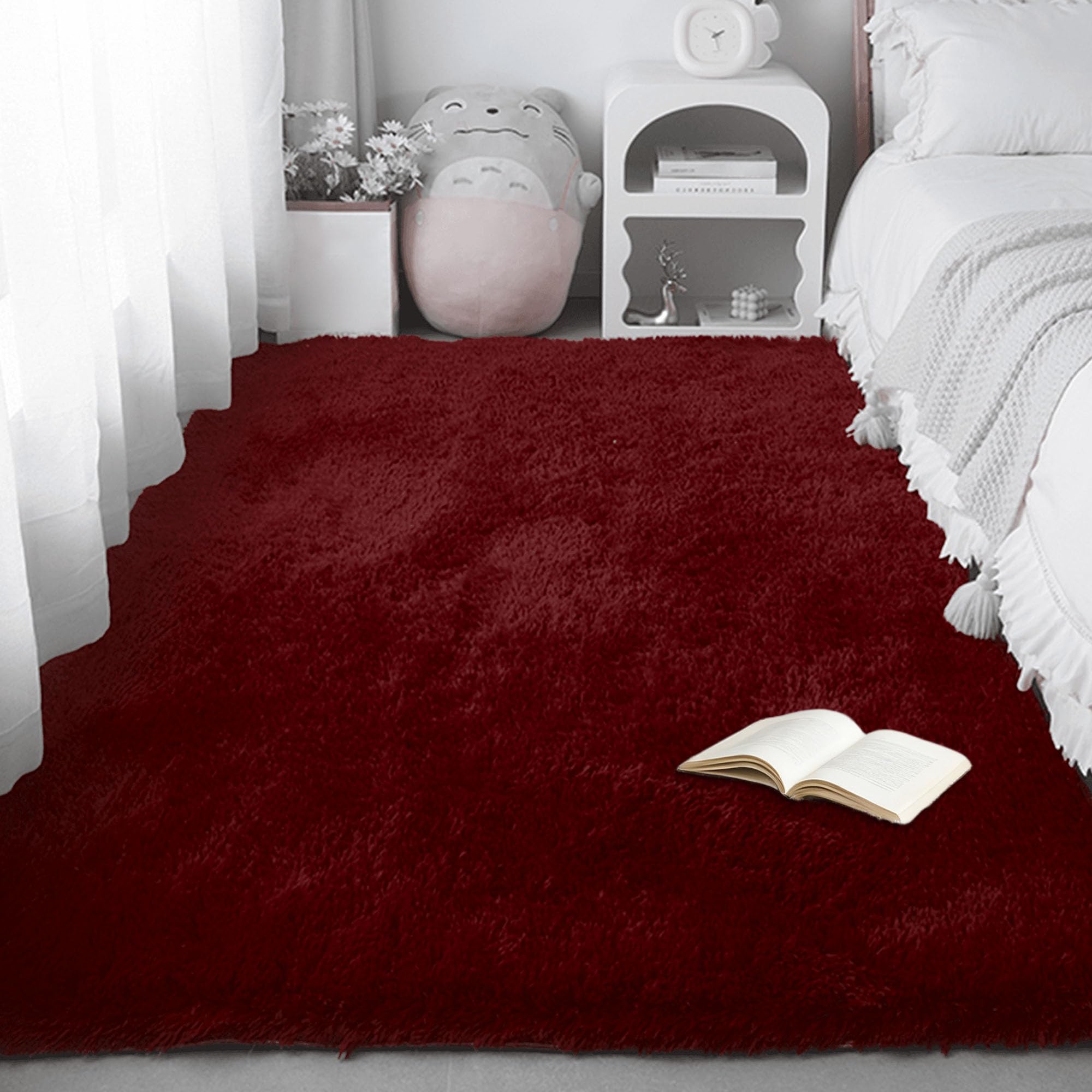 Tapis moelleux à poils xxl vin rouge pour une chambre d'enfant cocooning