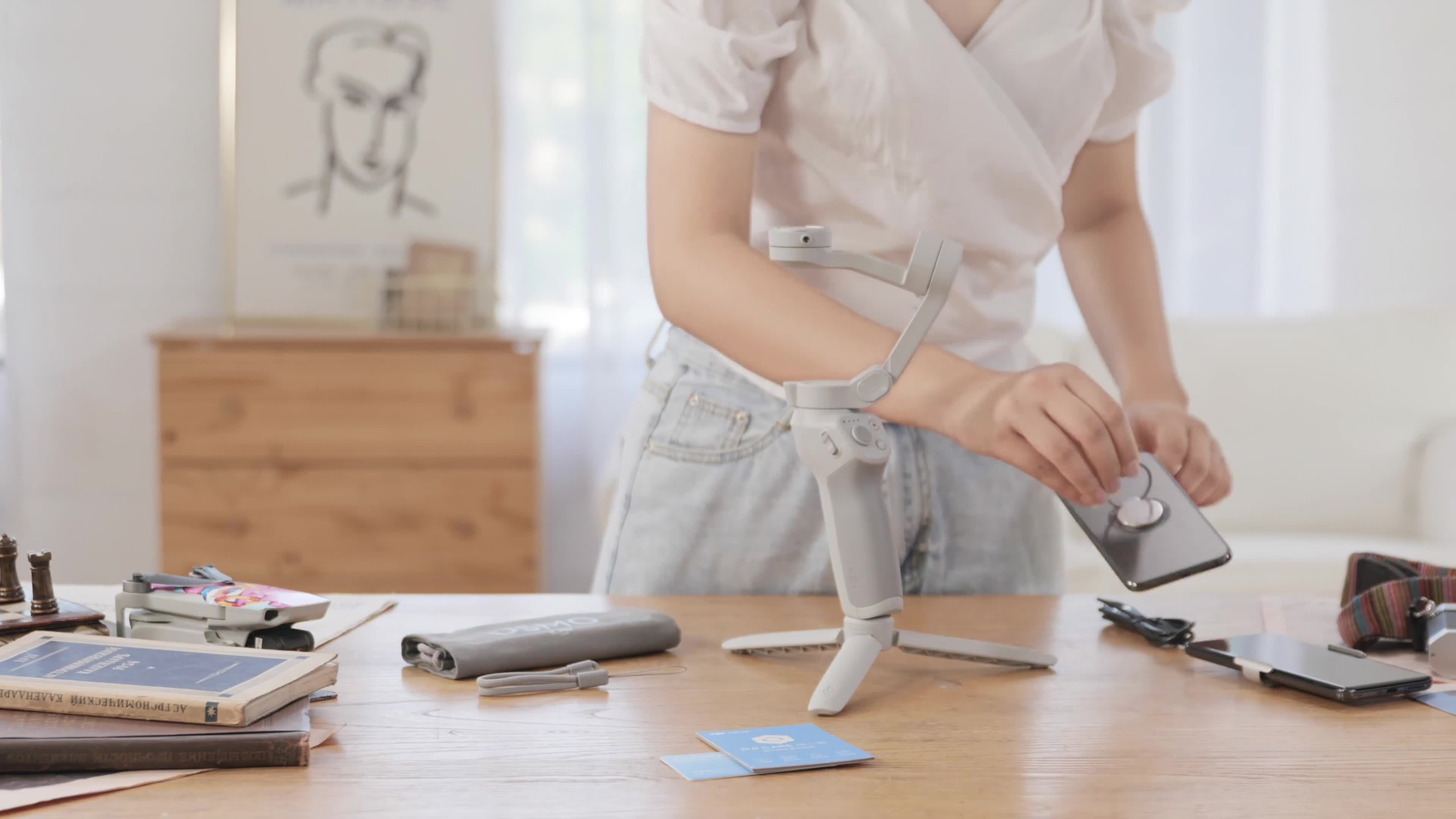 DJI OM 4 SE - Handheld 3-Axis Smartphone Gimbal