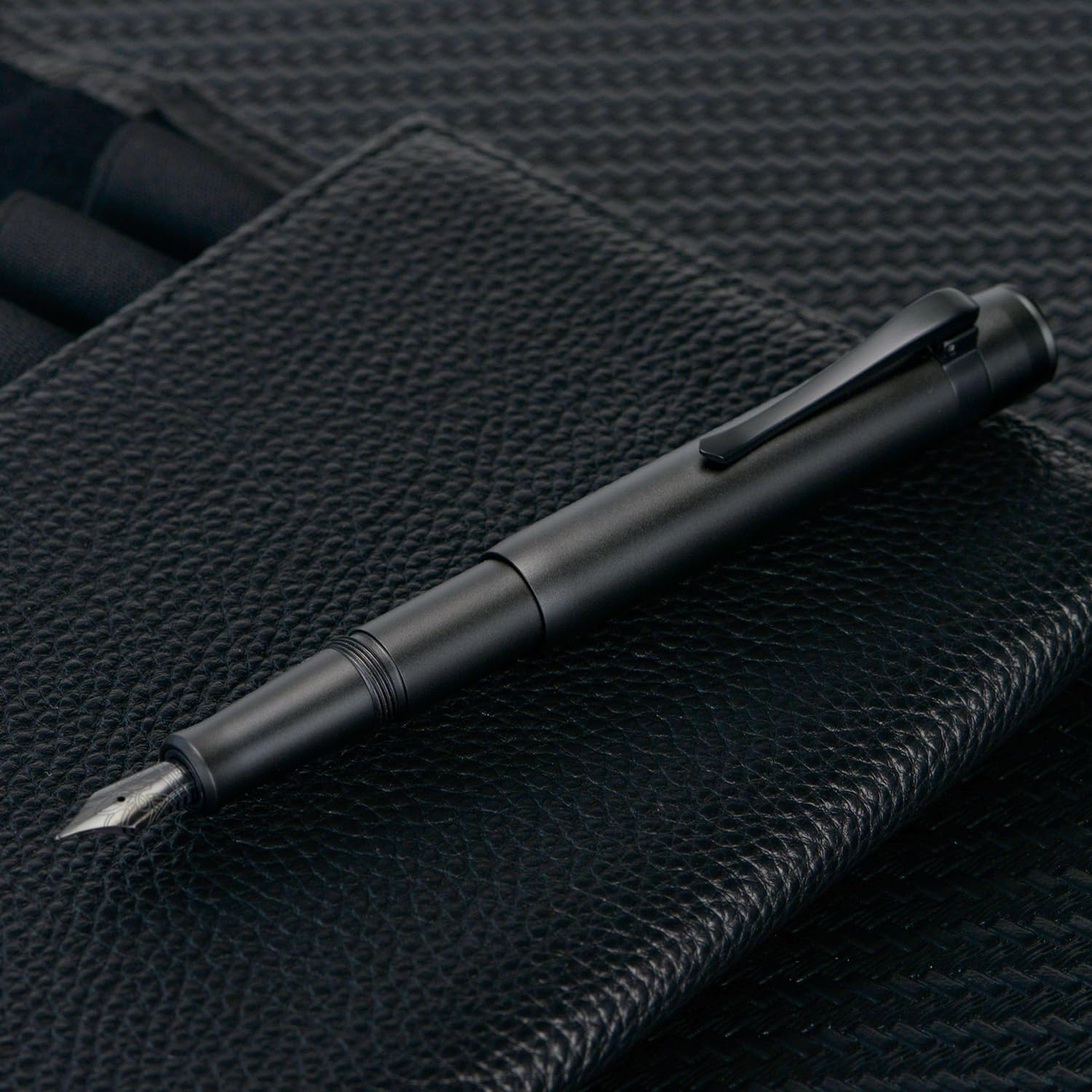 HONG DIAN M2 Mini penna stilografica con pennino piegato, penna da tasca corta in alluminio dal design elegante (nero opaco)