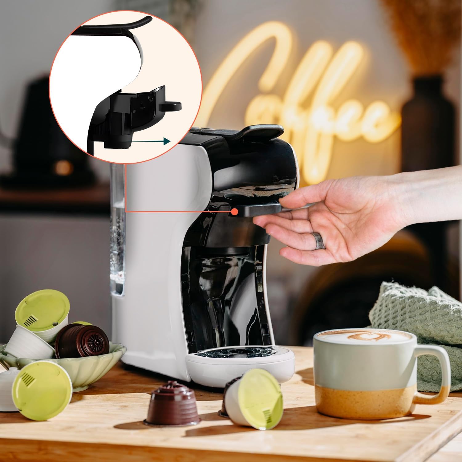 Avilia - Macchina Caffè Compatta Grace da 1450W con Arresto Automatico, Selezione Espresso Corto/Lungo, Interruttore ON/OFF e Compatibilità con Capsule e Cialde (Bianco)