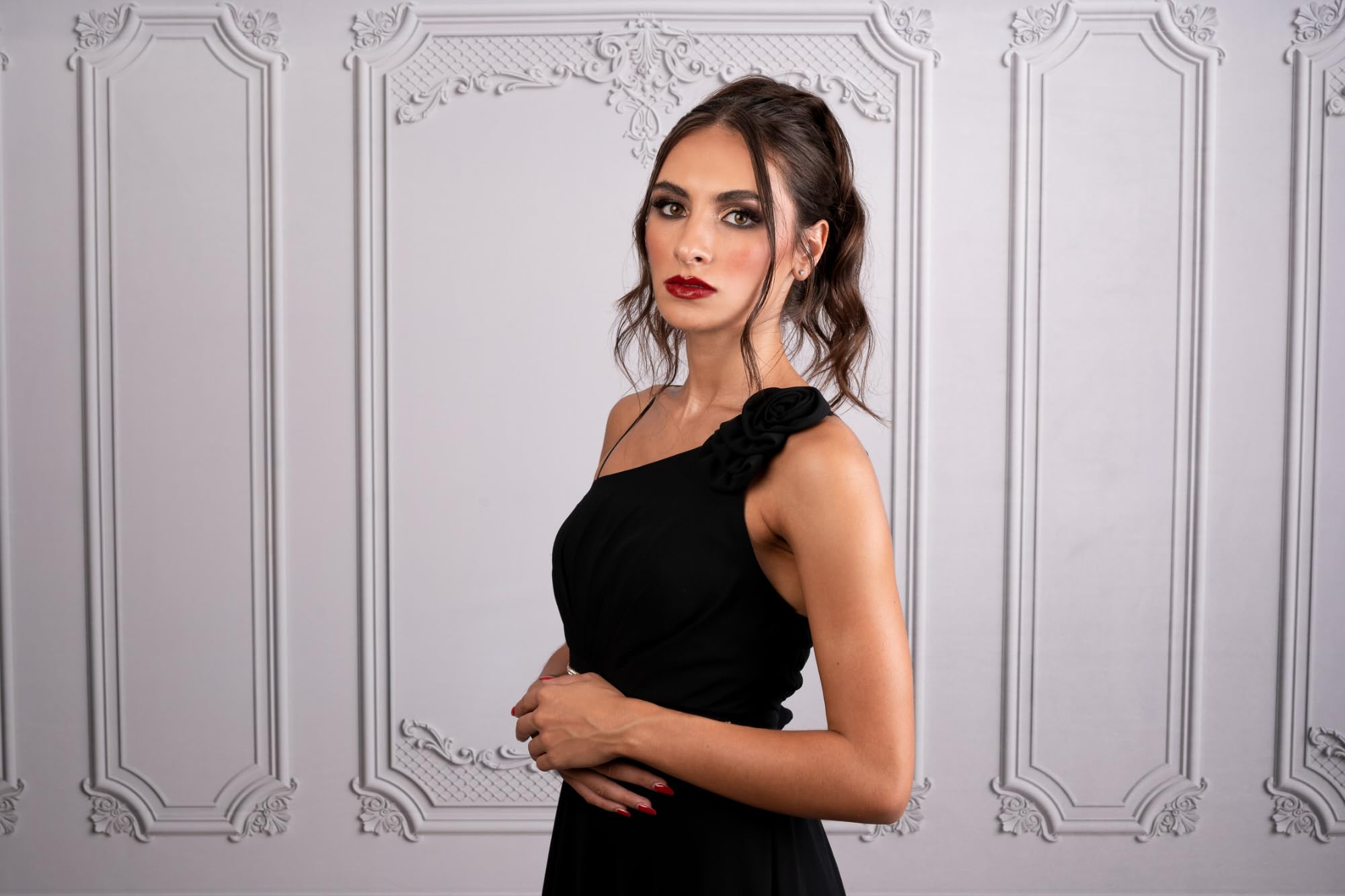 Premium Photo | White Studio Background For Professional Portraits