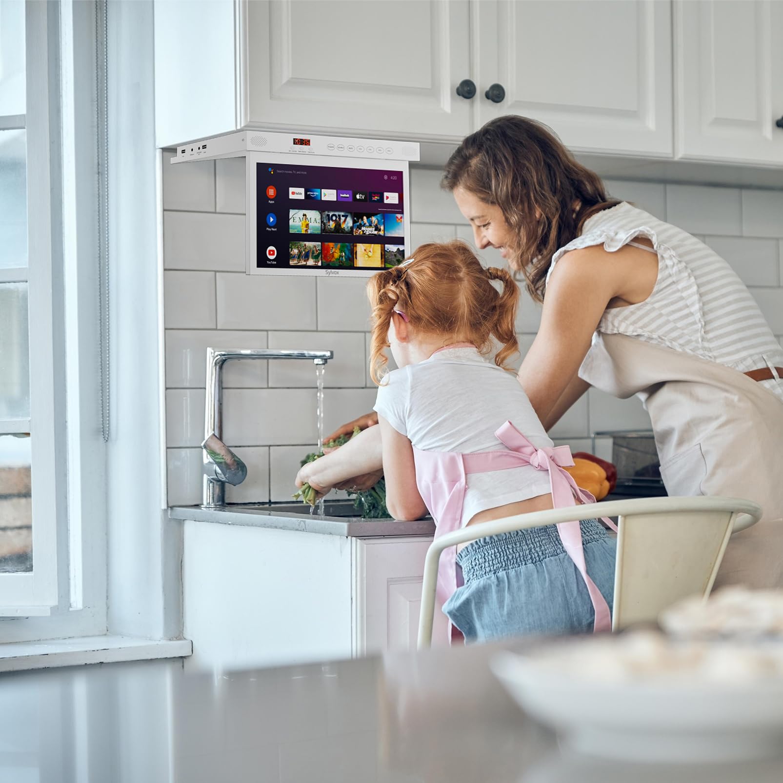 SYLVOX TV de Cocina Plegable 15.6", 90° Ajustable, 1080P, Smart con Google TV,12V Mini Televisor con Rotación 360° | DVB-C/S2/T2 | Wi-Fi | Bluetooth | para Cocina, Camping, Dormitorio(Blanco)