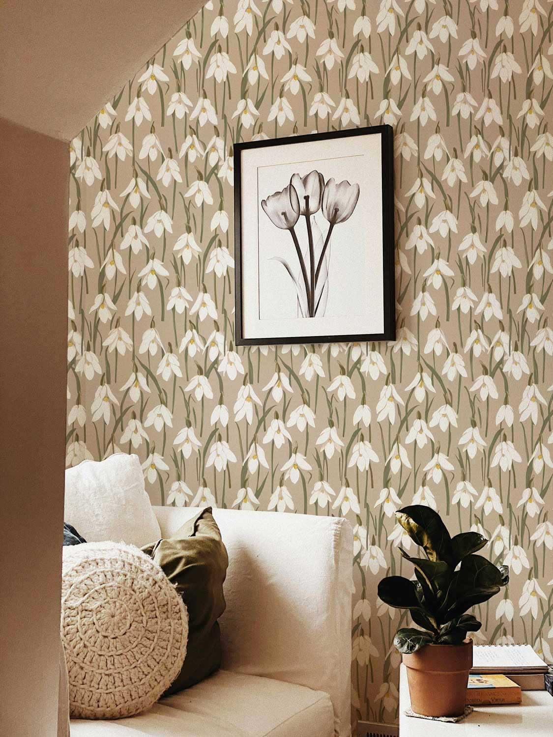 17.3" x 393.7" Floral Wallpaper Vintage Brown Orchid Peel and Stick Wallpaper Self Adhesive Removable Wallpaper for Bedroom Decorative Contact Paper