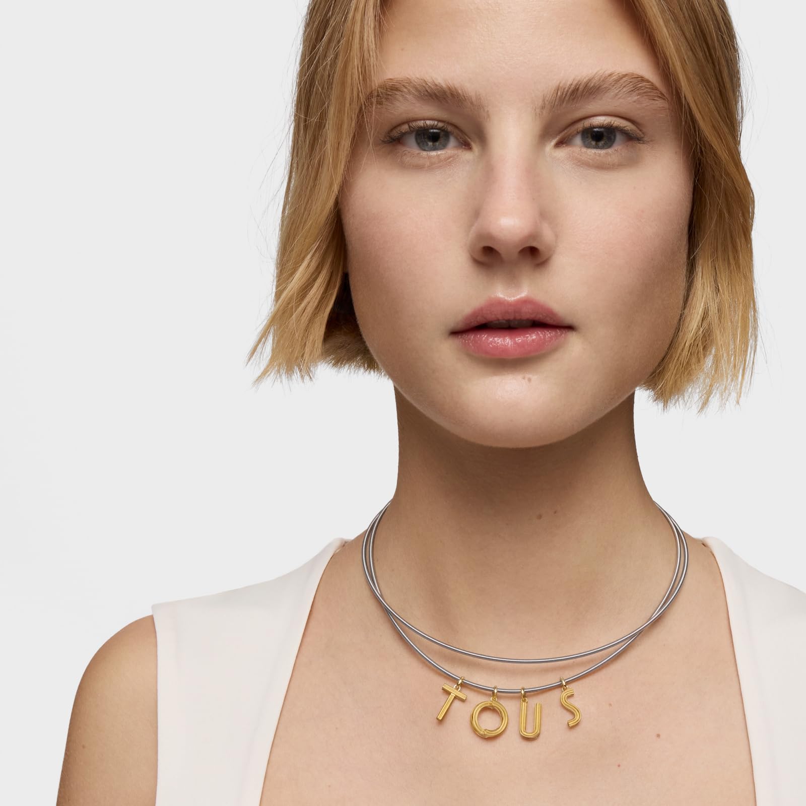 TOUS Colgante para Mujer Mediano Letra M con Baño de Oro 18 Kt sobre Plata de Primera Ley, Colección Alphabet
