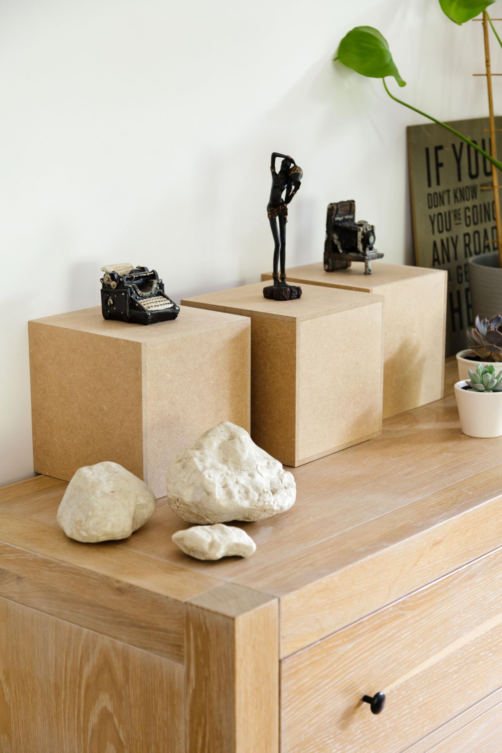 DECOKTIVO Dekosäulen Set MDF, Blumensäule Wohnzimmer, Blumenständer, Podest  Deko, Pflanzenständer, Stabiler Sockel, Modernes Design, 20x20x20 Cm, 3  Stück : Amazon.de: Küche, Haushalt & Wohnen