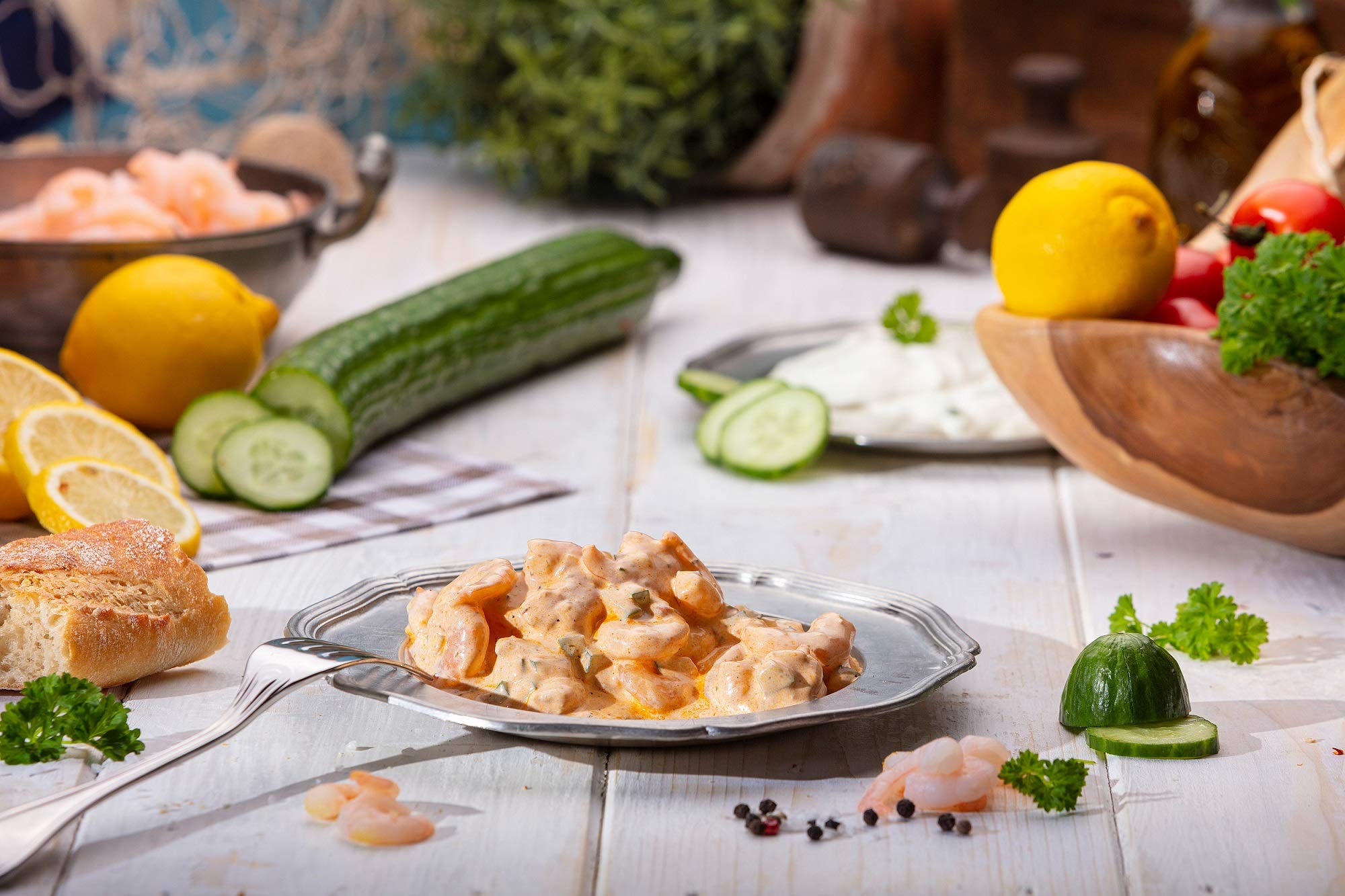 Klaassen Garnelensalat-Akropolis, in Handarbeit hergestellt, mit Gyrosgewürz, Tzatzikicreme und fruchtigem Zitronensaft, 250g