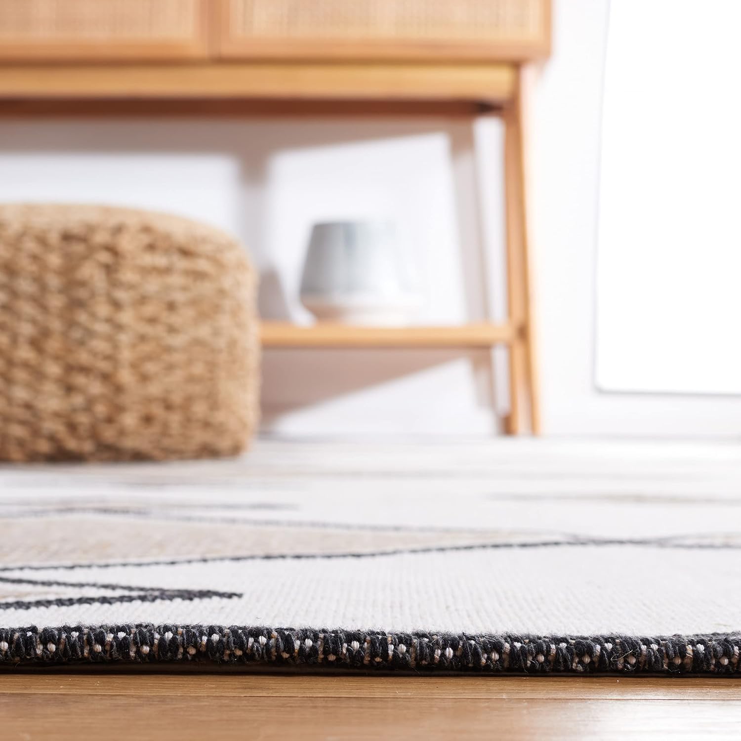 SAFAVIEH Augustine Collection Runner Rug - 2' x 9', Beige & Black, Rustic Tribal Design, Non-Shedding & Easy Care, Ideal for High Traffic Areas in Living Room, Bedroom (AGT439B)