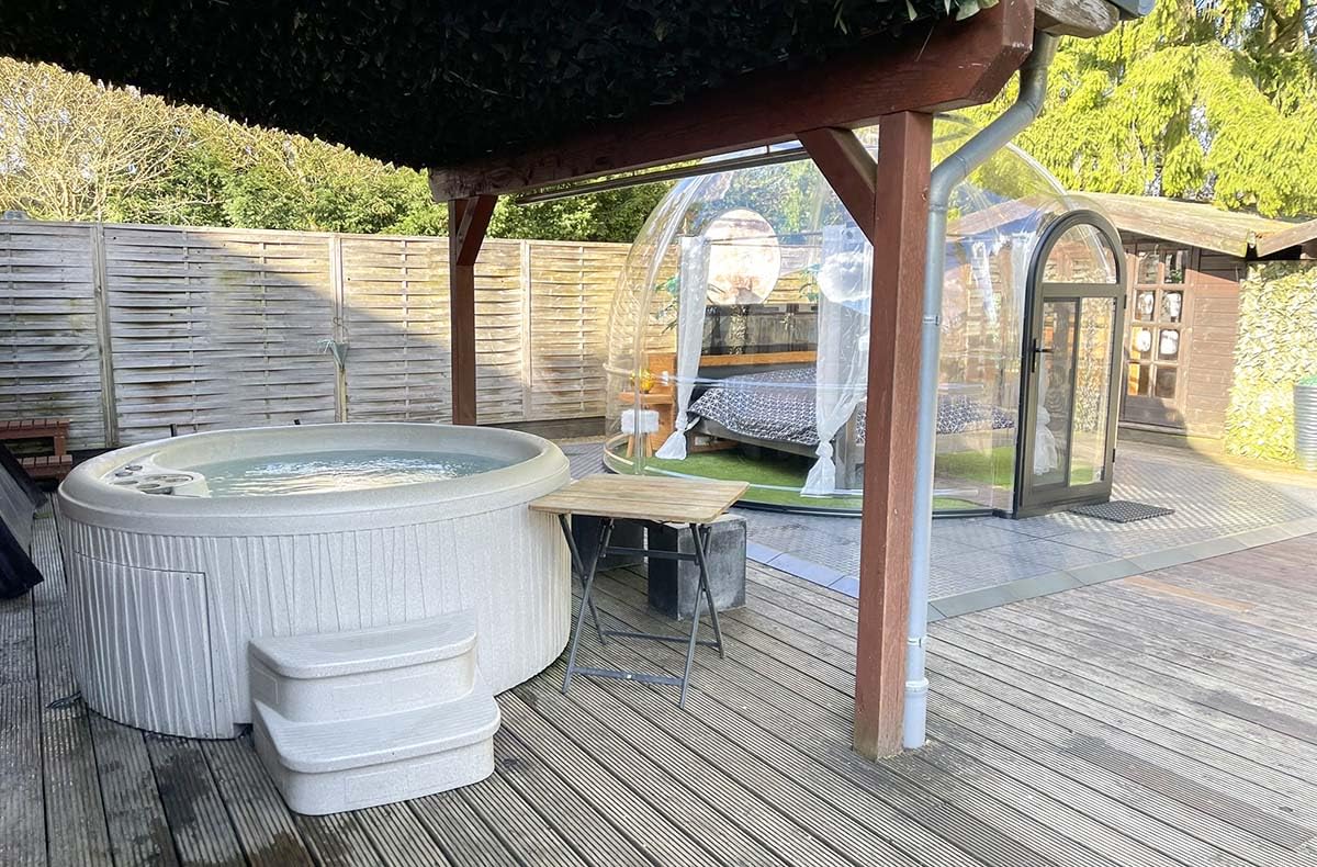 JOCHEN SCHWEIZER Geschenkgutschein: Bubble Hotel mit Apartment und Whirlpool Raum Gerolstein für 2