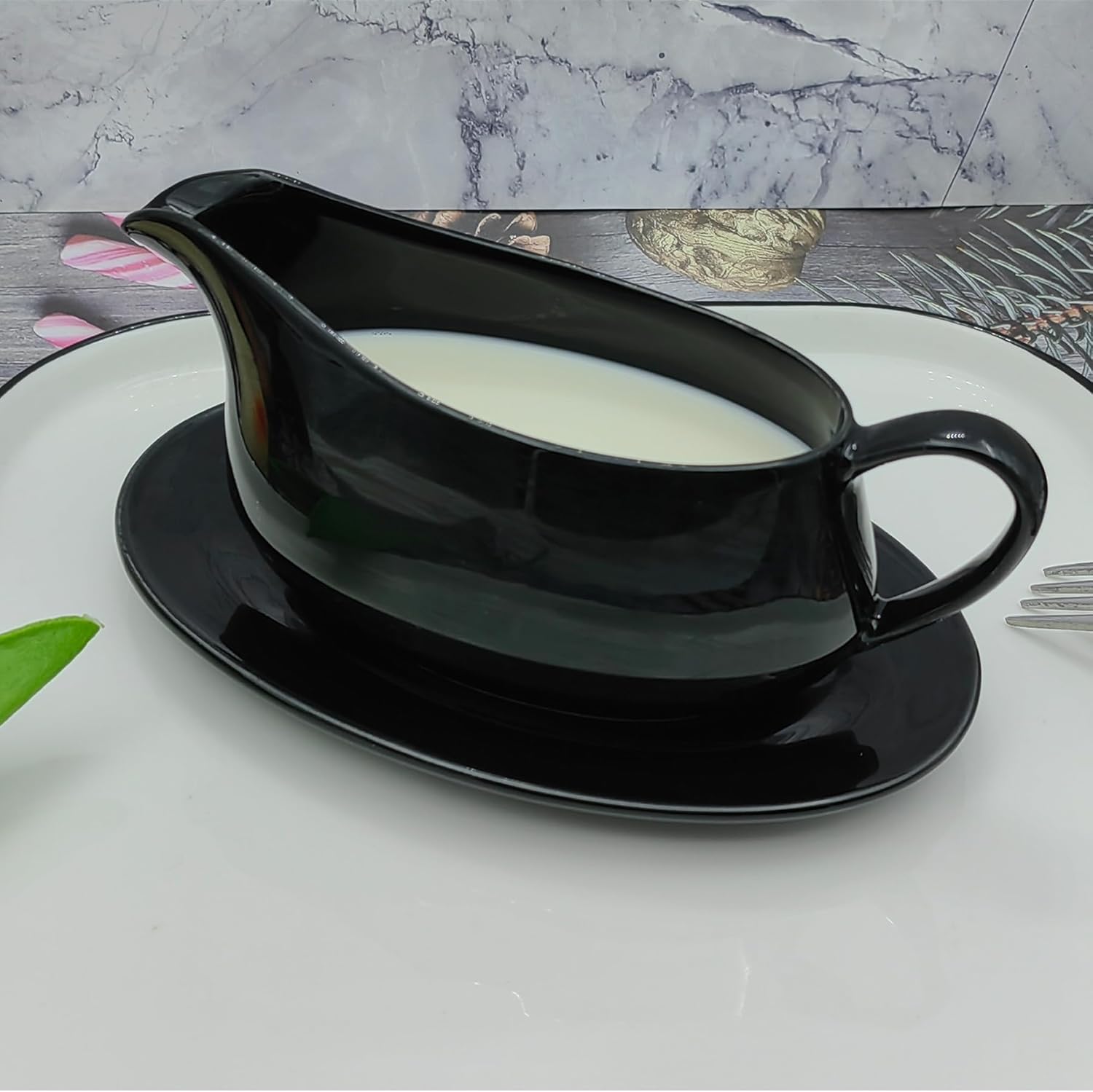 Elegant 8oz Porcelain Gravy Boat with Tray Upgrade Your