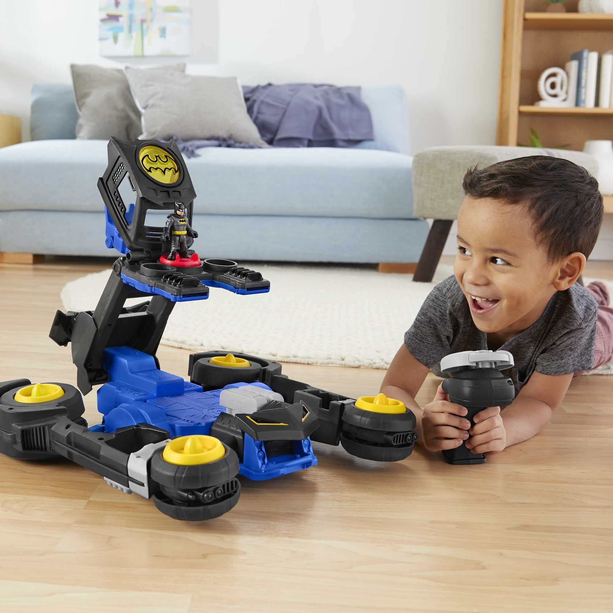 Imaginext- Batmobile con Batman, Luci, Suoni e Telecomando Lancia Proiettili, Giocattolo per Bambini 3+Anni, GBK77