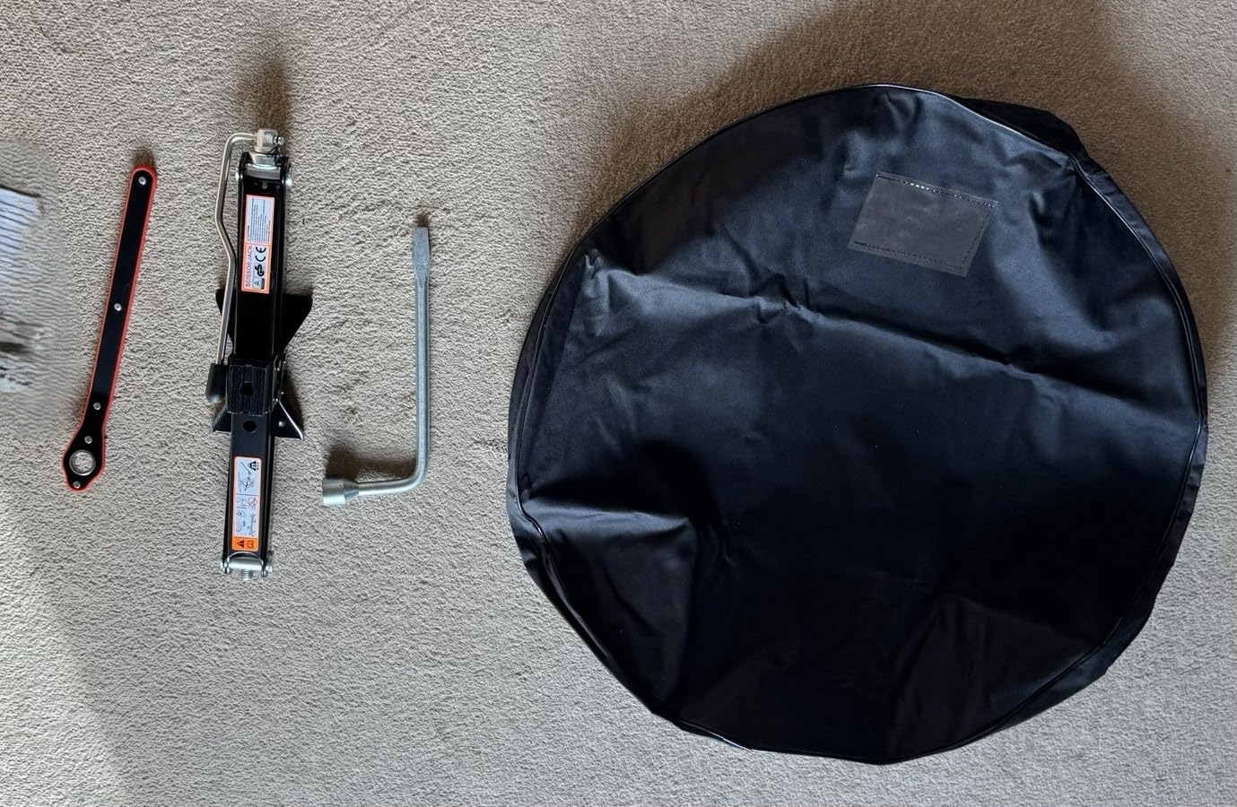 Kit Roue de secours 17" compatible avec Peugeot 308 (2013>) avec Cric, Clé, Gants et Sac