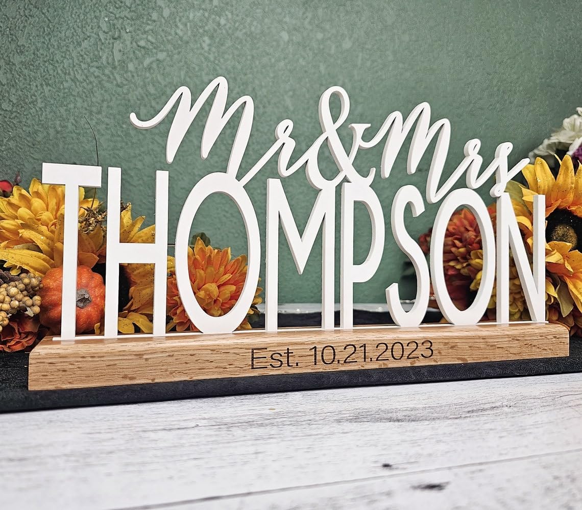 Personalized Mr and Mrs table sign, Custom Wedding Table Decor Name sign for Couple, Centerpiece with Last Name, Unique Gift