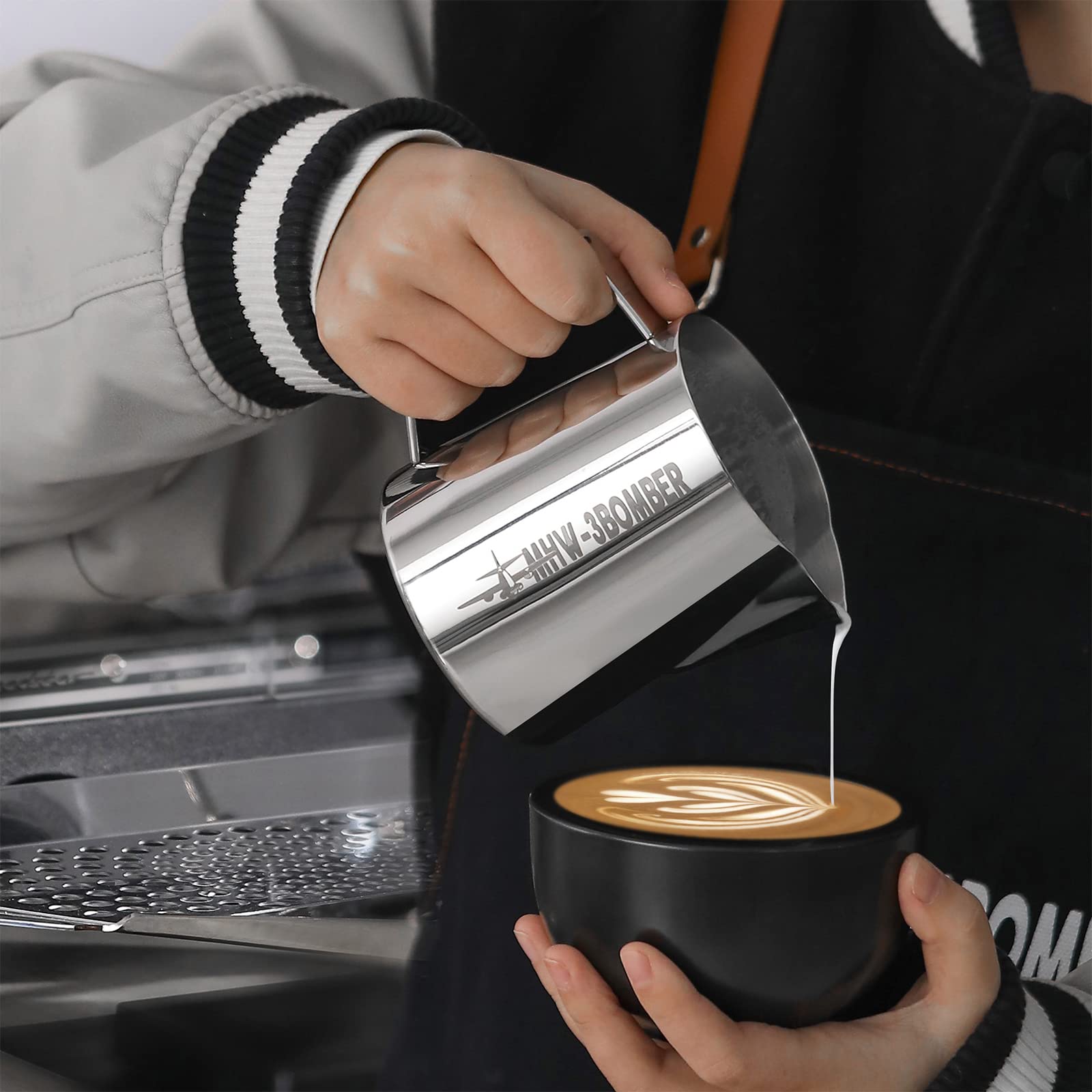 MHW-3BOMBER 600 ml Milchaufschäumkännchen, Welt-Latte Art Champion empfohlener Espresso-Milch-Dampfkrug mit Präzisions-Krokodil-Ausgießer, 304 Edelstahl, Milchkrug für Latte Art & Kaffee, glänzend