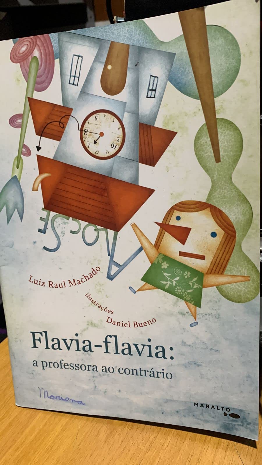 Flavia-flavia: a professora ao contrário