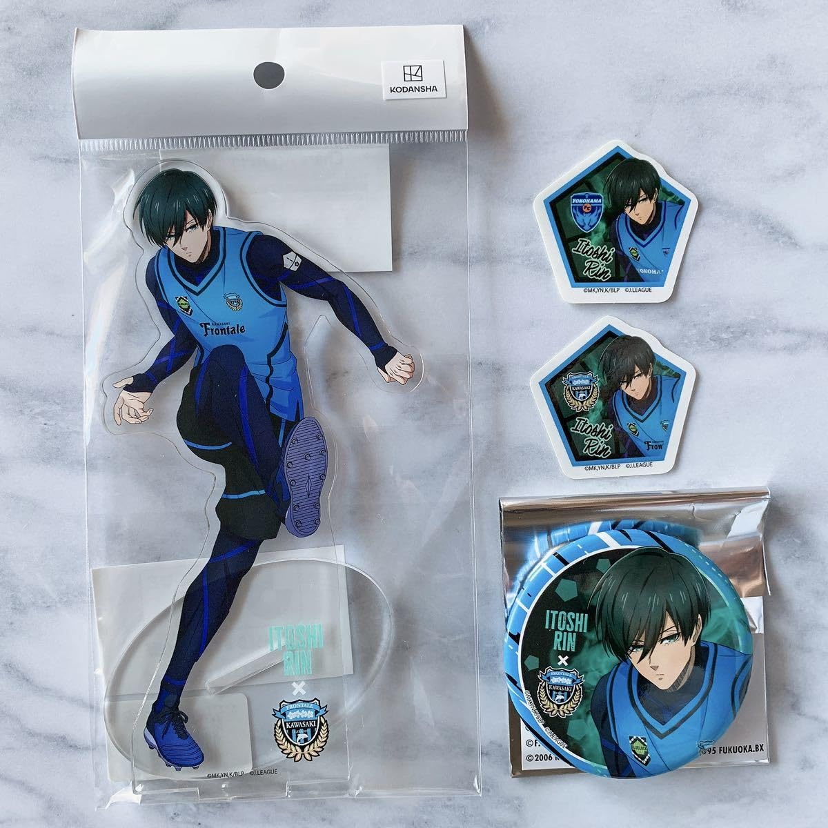 Amazon.co.jp: ブルーロック Jリーグ 糸師凛 アクリルスタンド 缶 