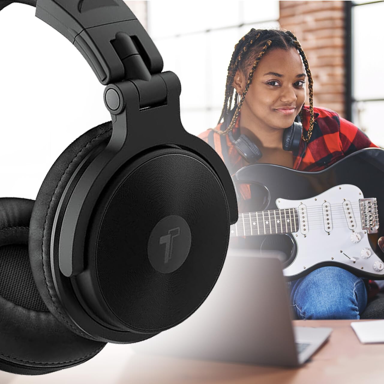 Encased Thore - Auriculares sobre la oreja para iPhone 15 con conector USB-C, auriculares cerrados para monitor de DJ de estudio (controladores de neodimio de 50 mm) (V200 negro)