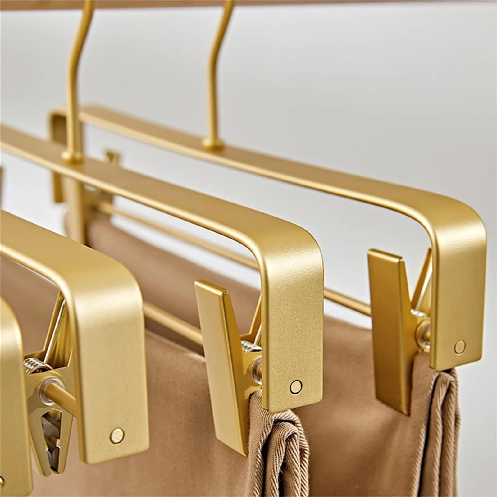 Hosenbügel 5 stücke Hosen Socken Frauen Rock Display Lagerung Rack Haushalt Trocknen Kleiderbügel Mit Beweglichen Anti-Slip Wäscheklammer(Gold)