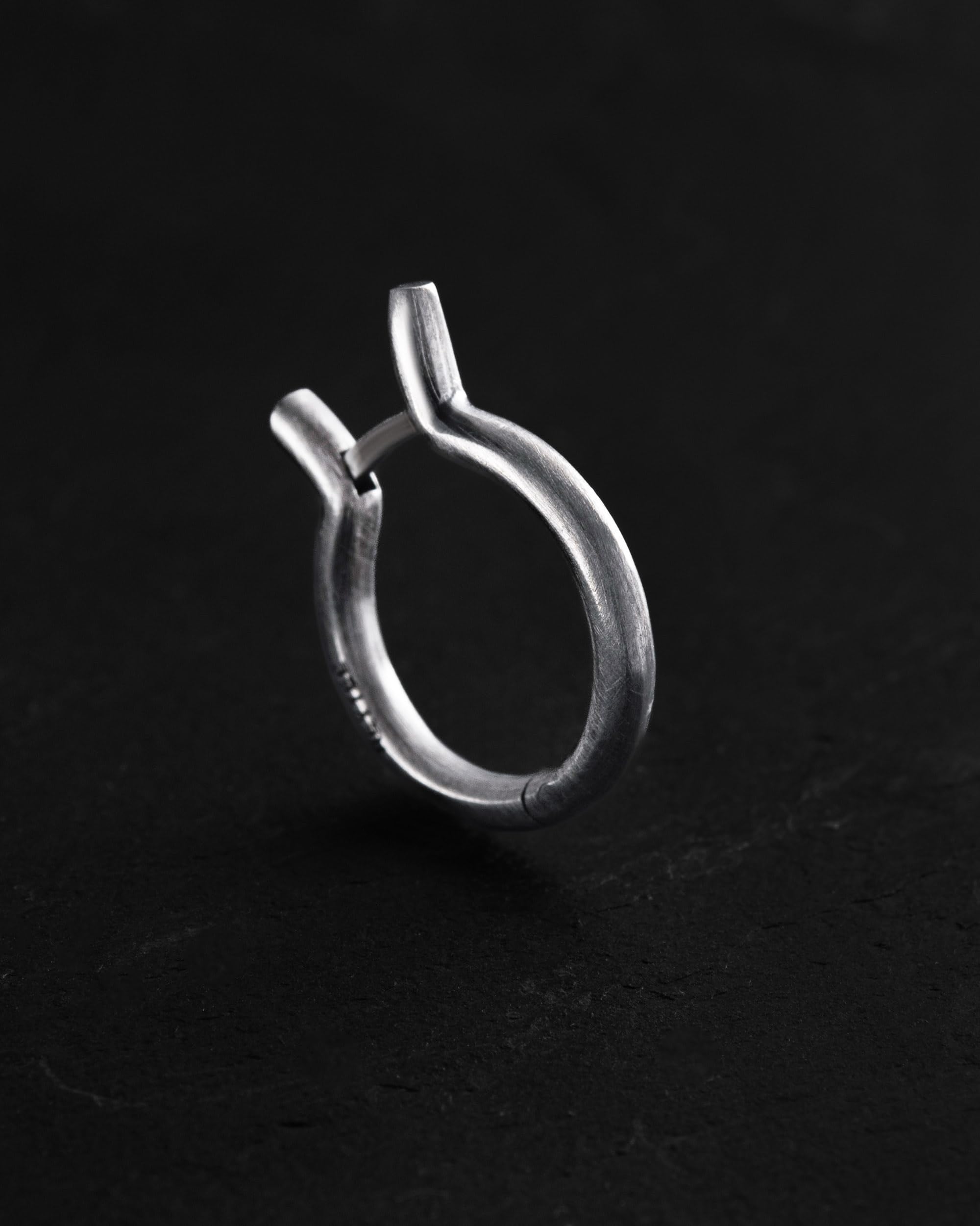 Orecchini singoli in argento sterling 925 – Orecchini da uomo con zirconi neri, stile minimalista, 0,7 x 0,7 cm