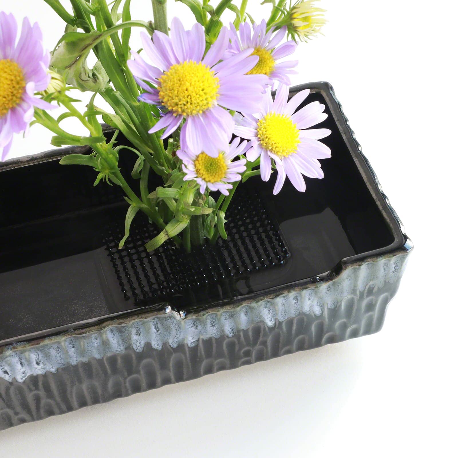 Wazakura Ikebana Kenzan Pique Fleurs Rectangulaire 83 mm, Accessoire Fabriqué au Japon pour Arrangement Floral, Couleur Noir