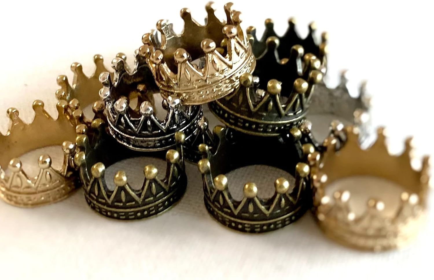 Miniature Crown, Mini Garden Statue Metal Crown 1/12 Scale, Mini Alloy Crown, for Miniature, Fairy Garden, Diorama (4PCS) (Gold)