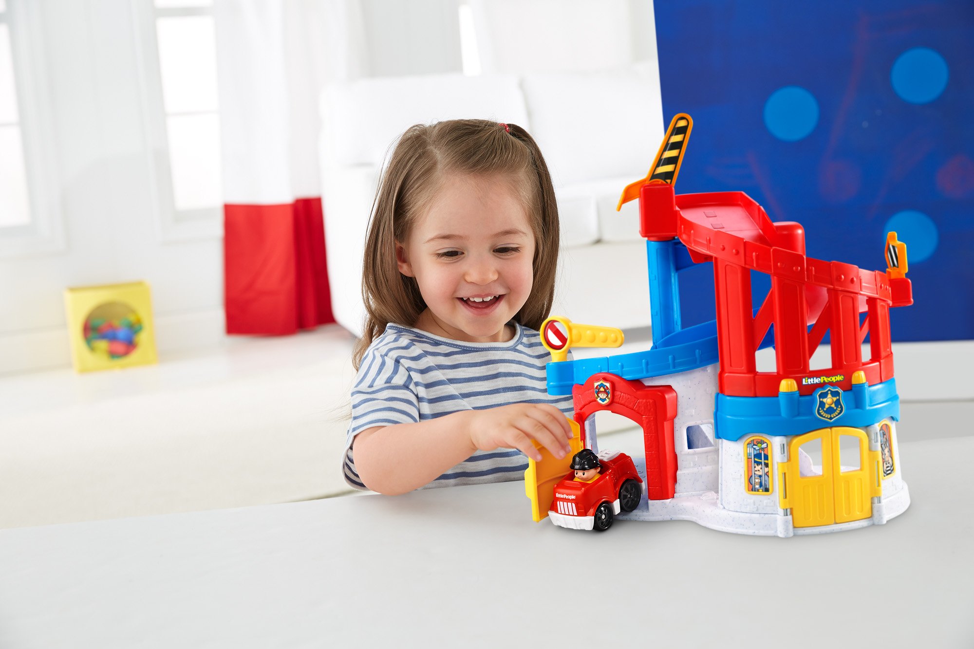 Mattel Fisher-Price DFP26 - Little People 2-in-1 Einsatzzentrale