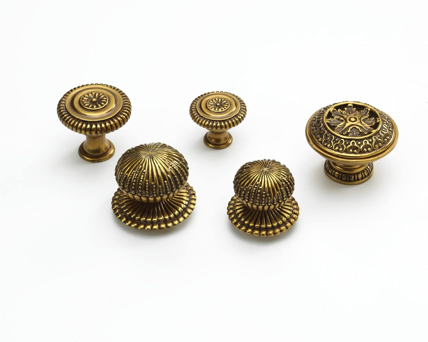 Schaub Sonata Collection 1-1/4 in. (29mm) Knob w/Backplate, Paris Brass - 969M-PAR