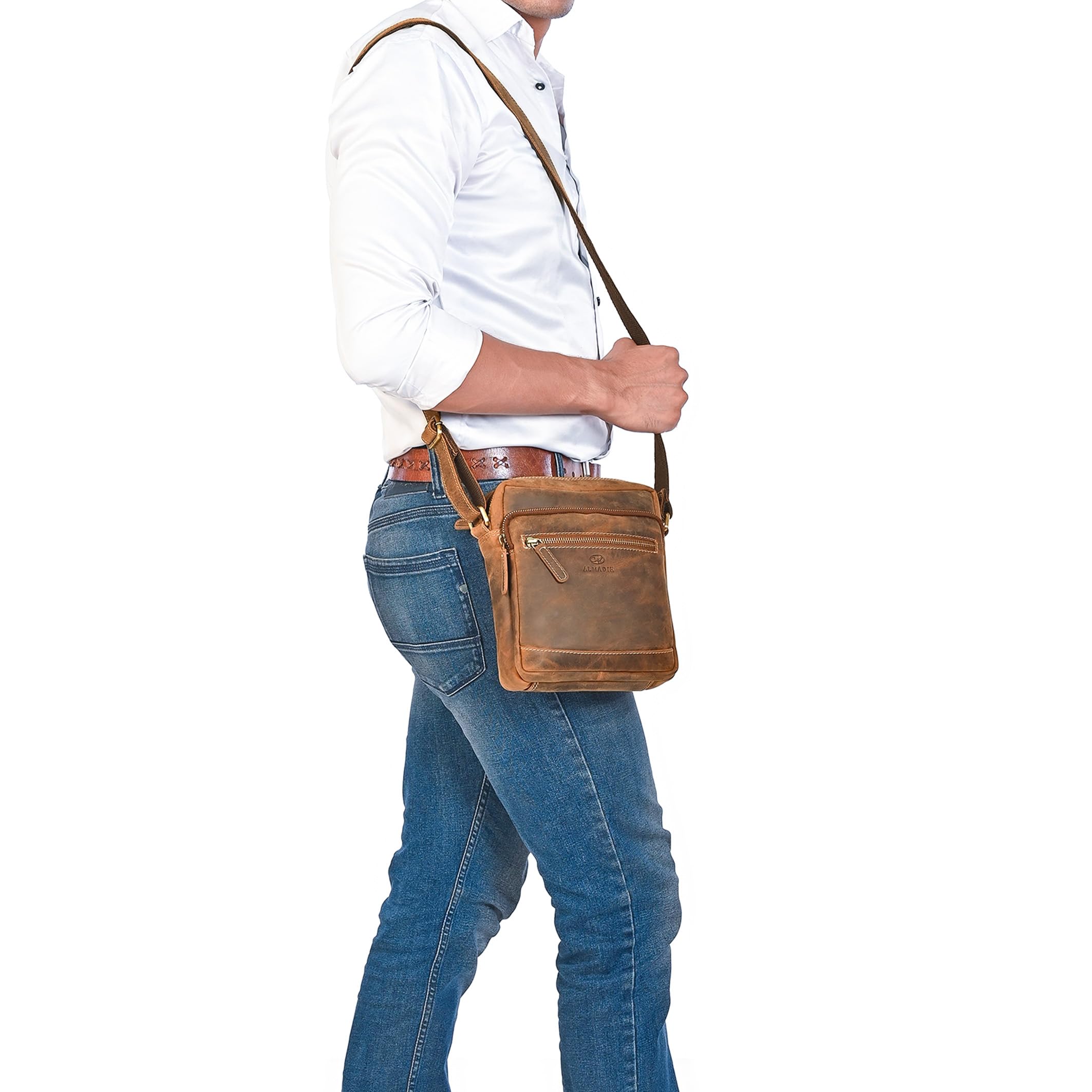 ALMADIH kleine Leder Umhängetasche Herren 9.7 Zoll iPad – EMIL braun - Kompakte Ledertasche für Reisen & Alltag Messenger Schultertasche Freizeittasche Tablet Herrentasche Damen