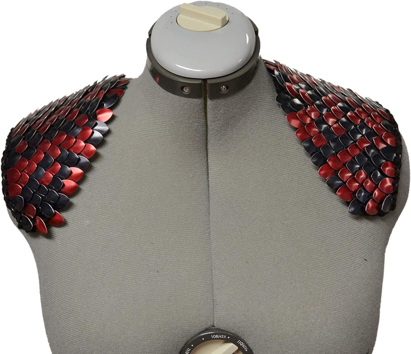 Armor Pauldrons in knitted Dragonhide Scalemail - Black and Red