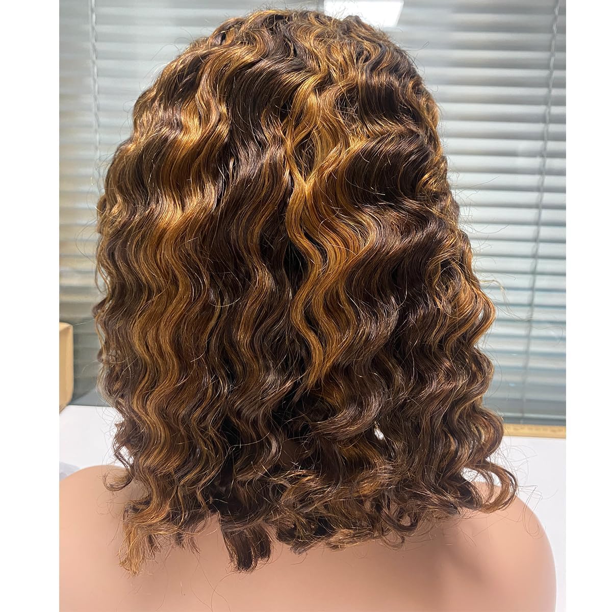 Peruka z ludzkich włosów bez kleju, 4 x 4, koronkowa, głęboka, falowana, peruka dla kobiet, wstępnie wycięta, jasny ombre P2/30# Wear and Go Glueless Wig 180% gęstość, kręcone koronki z przodu, 10