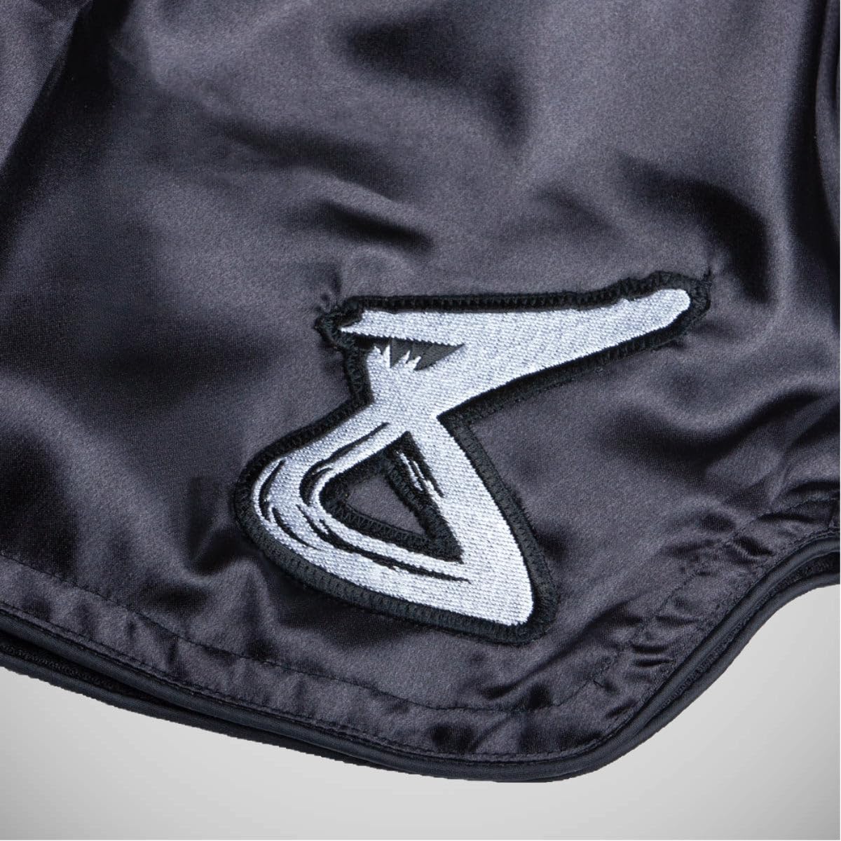8 Weapons Pantalones cortos de Boxe Thaï Strike Negro